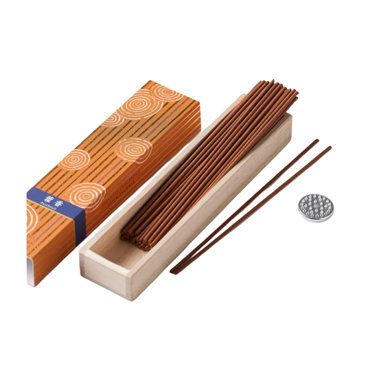 KOUSAIDO – Hyakuraku-ka Kakō PACZULA (40 szt. + aluminiowa podstawka na kadzidło)