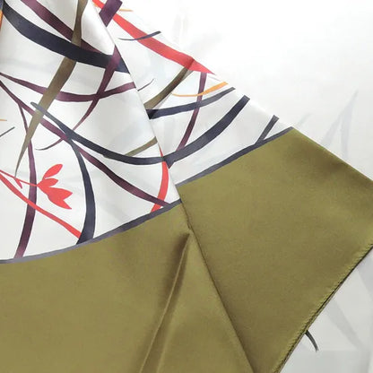 HANA Jedwabna chusta „uczta kwiatów” z motywem ceramiki i zielonej herbaty matcha