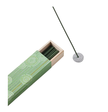 KOUSAIDO – Hyakuraku-ka Kusu KAMFORA (40 szt. + aluminiowa podstawka na kadzidło)