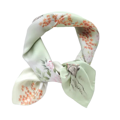 HANA Jedwabna chusta „uczta kwiatów” z motywem krajobrazu w jasnym zielonym kolorze