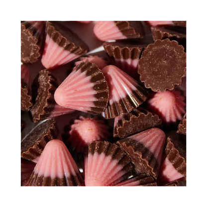 Meiji Apollo Strawberry Chocolate﻿ – truskawkowe czekoladki w kształcie stożków, 46 g.