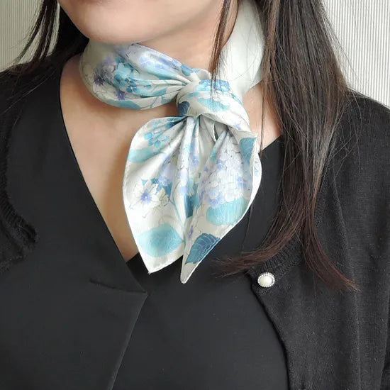 HANA Jedwabna MINI chusta „uczta kwiatów” (różne motywy)