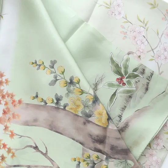 HANA Jedwabna chusta „uczta kwiatów” z motywem krajobrazu w jasnym zielonym kolorze