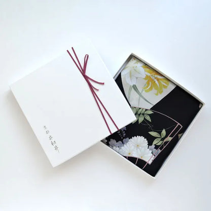 HANA Jedwabna chusta „uczta kwiatów” z motywem wachlarza w kolorze czarnego tuszu