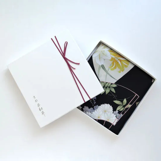 HANA Jedwabna chusta „uczta kwiatów” z motywem wachlarza w kolorze czarnego tuszu