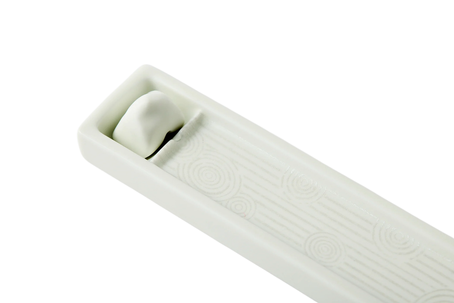 Podstawka na kadzidło inspirowana kamiennym ogrodem