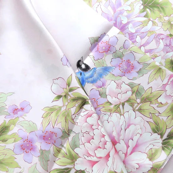 HANA Jedwabna chusta „uczta kwiatów” z motywem kwiatów i ptaków w jasnoróżowym kolorze