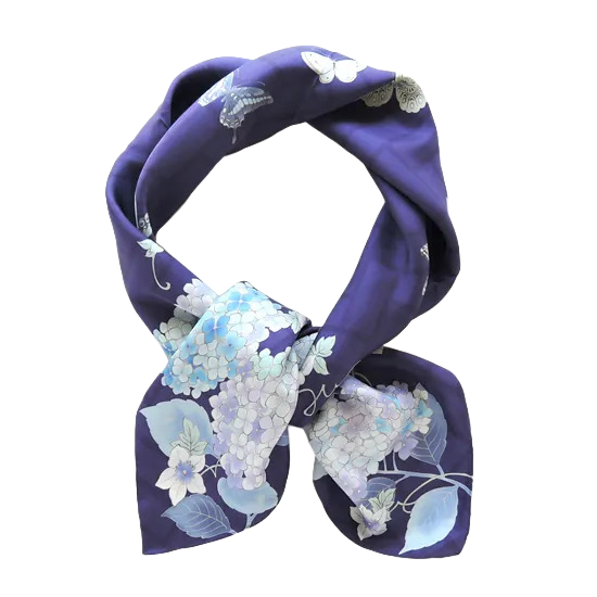HANA Jedwabna chusta „uczta kwiatów” z motywem hortensji w kolorze granatowym