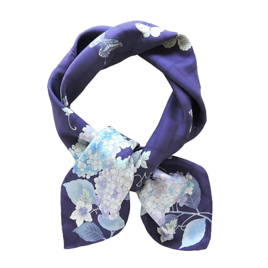 HANA Jedwabna chusta „uczta kwiatów” z motywem hortensji w kolorze granatowym