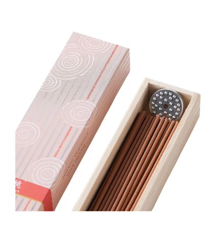 KOUSAIDO – Hyakuraku-ka Momo BRZOSKWINIA (40 szt. + aluminiowa podstawka na kadzidło)