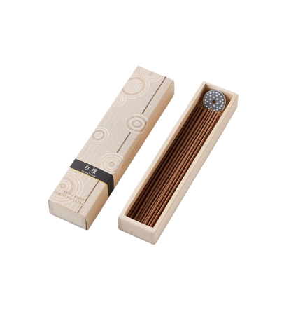 KOUSAIDO – Hyakuraku-ka Byakudan DRZEWO SANDAŁOWE (40 szt. + aluminiowa podstawka na kadzidło)