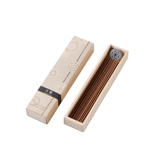 KOUSAIDO – Hyakuraku-ka Byakudan DRZEWO SANDAŁOWE (40 szt. + aluminiowa podstawka na kadzidło)