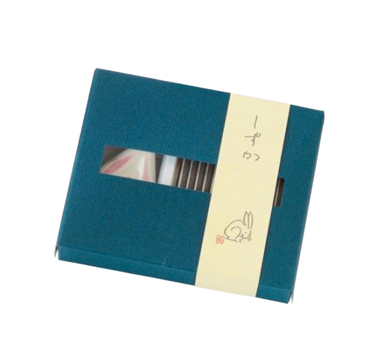 KOUSAIDO – Usagi Stick Set Shizuka( 15 szt. + podstawka na kadzidło )