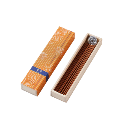 KOUSAIDO – Hyakuraku-ka Kakō PACZULA (40 szt. + aluminiowa podstawka na kadzidło)