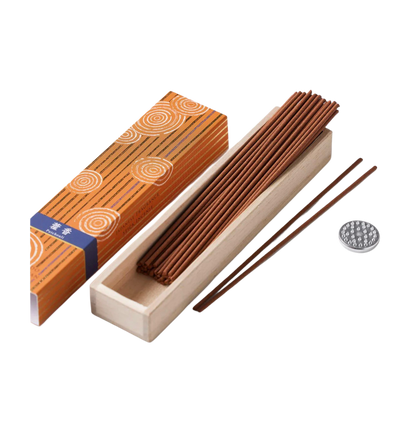 KOUSAIDO – Hyakuraku-ka Kakō PACZULA (40 szt. + aluminiowa podstawka na kadzidło)