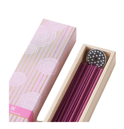 KOUSAIDO – Hyakuraku-ka Sakura WIŚNIA (40 szt. + aluminiowa podstawka na kadzidło)