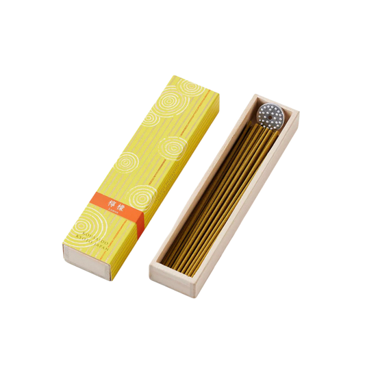 KOUSAIDO – Hyakuraku-ka Remon CYTRYNA (40 szt. + aluminiowa podstawka na kadzidło)