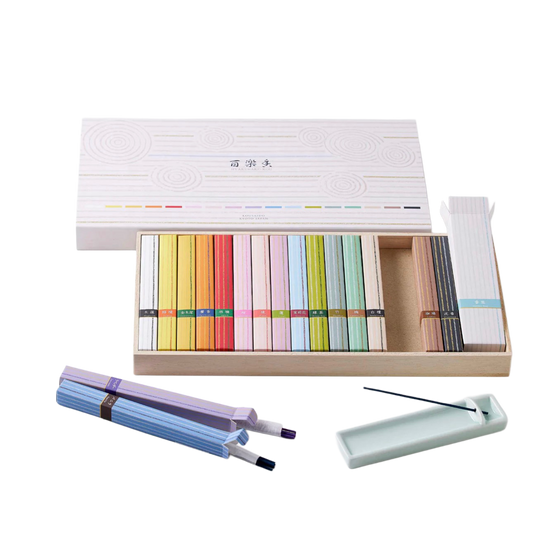 KOUSAIDO Hyakurakuko – zestaw 17 rodzajów kadzidełek (17x6szt. + długa podstawka na kadzidło)