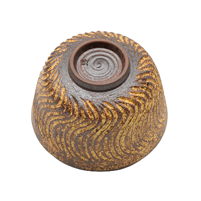 Matcha-wan Kichayū Nejiri Sogimon﻿ – czarka do matchy w żółto-brązowej glazurze z spiralnym wzorem Sogimon﻿